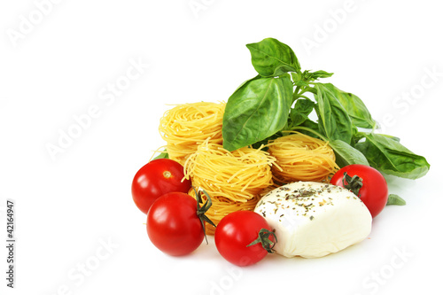 spaghetti, basil,mozzarella and tomatoes