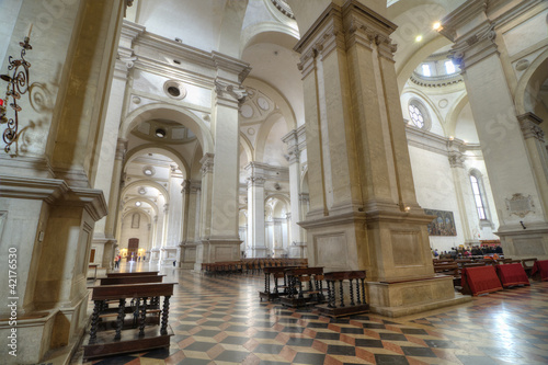 Basillica di San Giustina Interior, Padova, Italy © Carson Liu