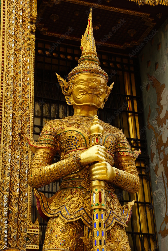 Fototapeta premium Demon Guardian and Architecture of Grand Palace, Bangkok