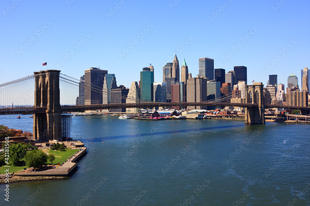 Fototapeta premium Brooklyn Bridge and lower Manhattan, New York