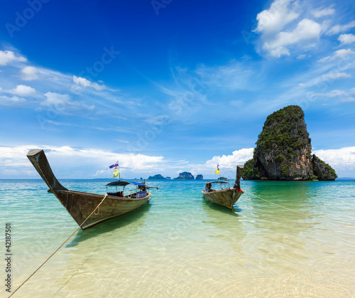 Long tail boats on beach, Thailand © Dmitry Rukhlenko