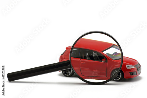 auto hinter lupe