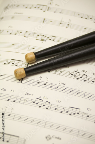 楽譜とスティック