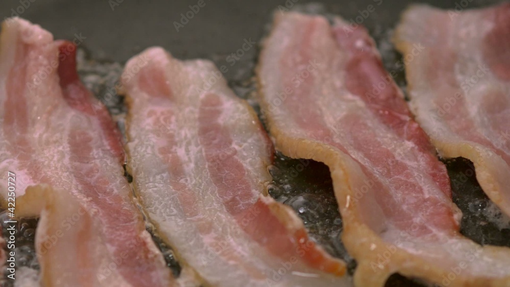 Cooking bacon and egg, Slow Motion