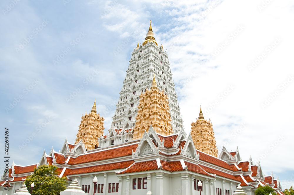 Fototapeta premium White buddhagaya pagoda
