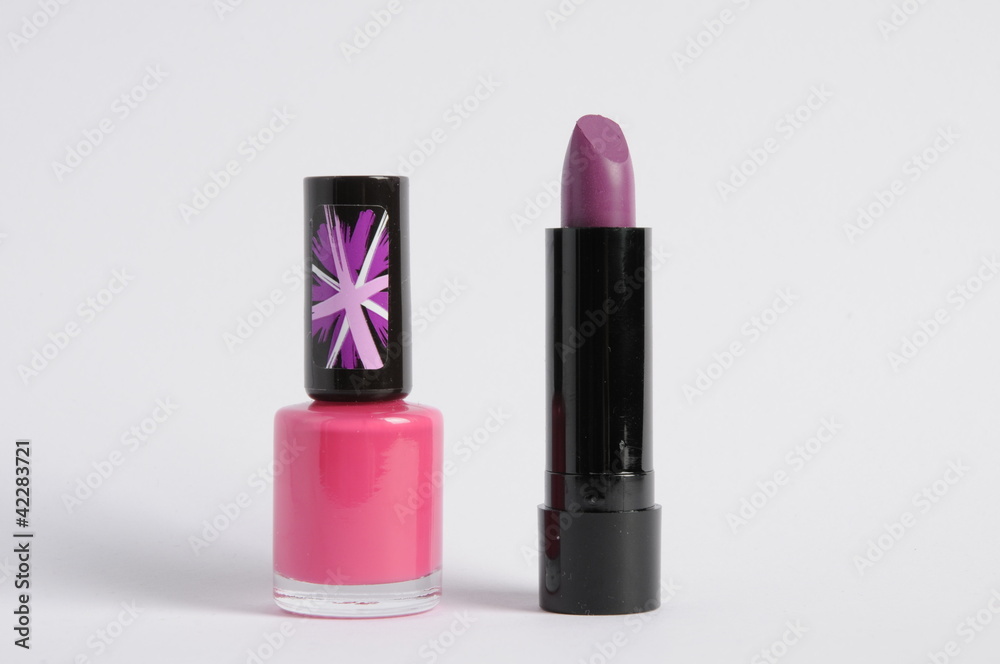 Fototapeta premium Nagellack und Lippenstift 5