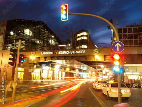 Schilderij op canvas Friedrichstraße bei Nacht