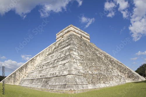 mayan ruins at chichen itza  mexico