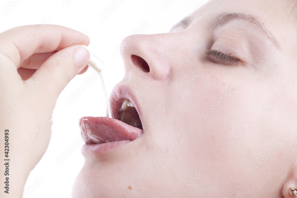 Obraz premium Woman taking pills