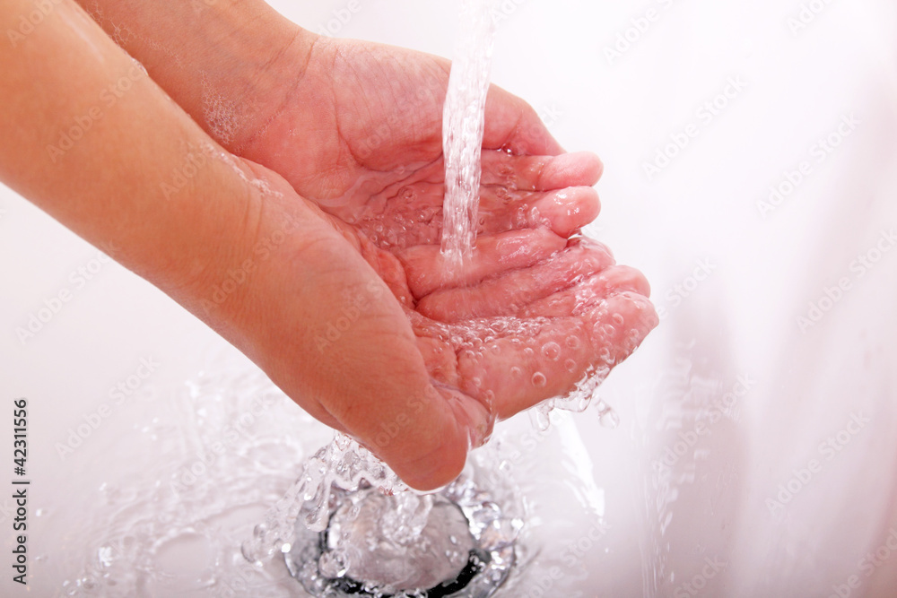 Fototapeta premium boy washing hands