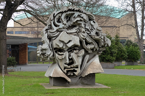 Obraz na płótnie Beethon - a bust of Ludwig van Beethoven in Bonn, Germany w salonie