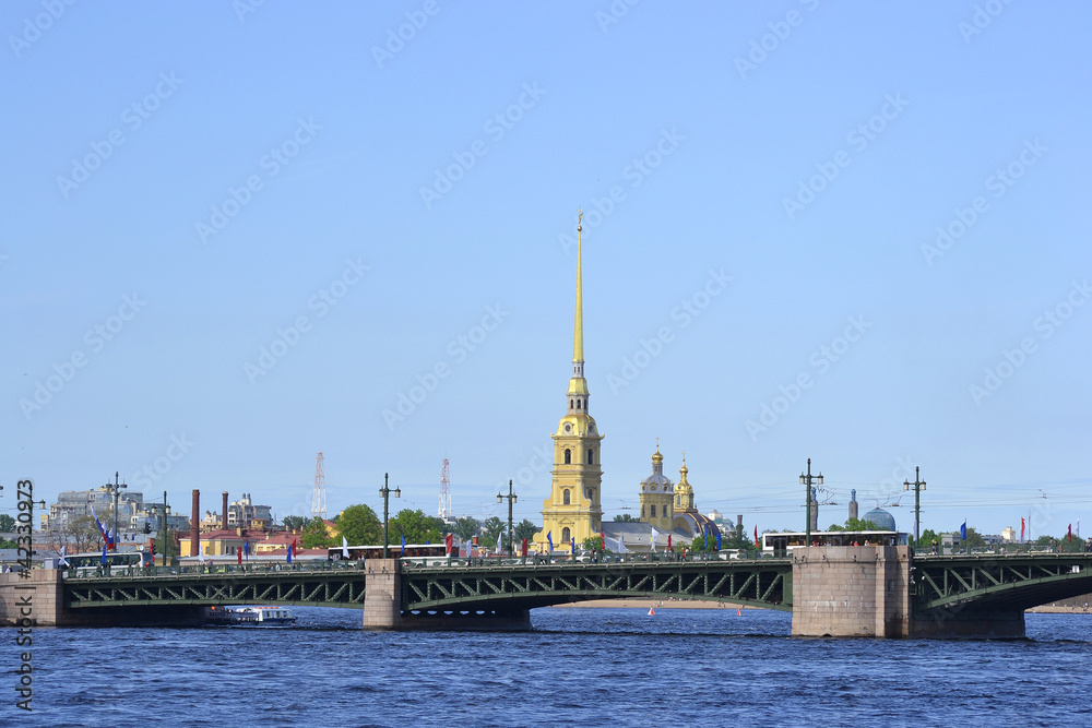 Fototapeta premium Palace Bridge and Peter and Paul Cathedral