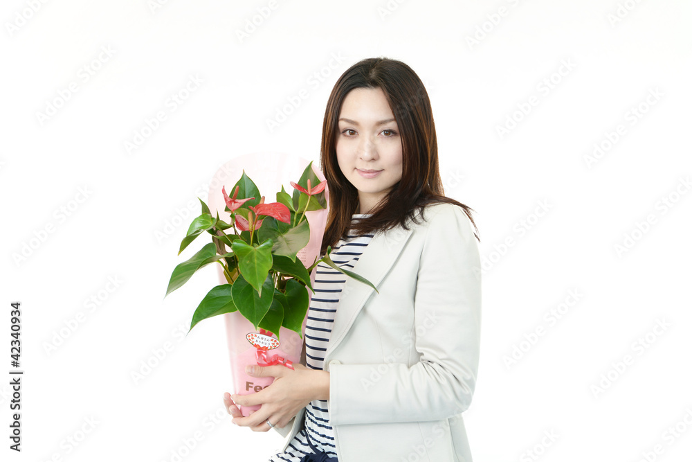 プレゼントの花を持っているオフィスレディー プレゼントの花を持っているオフィスレディー