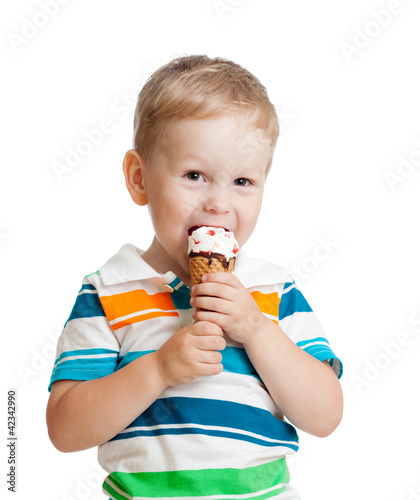 happy kid boy eating ice cr...
