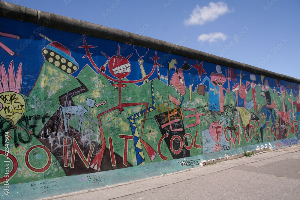 Fototapeta premium Mur berliński - grafika / graffiti