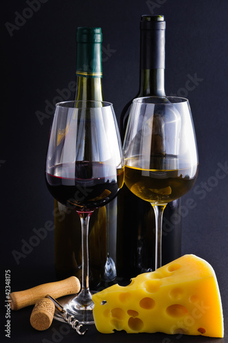 Fototapeta Naklejka Na Ścianę i Meble -  cheese and wine
