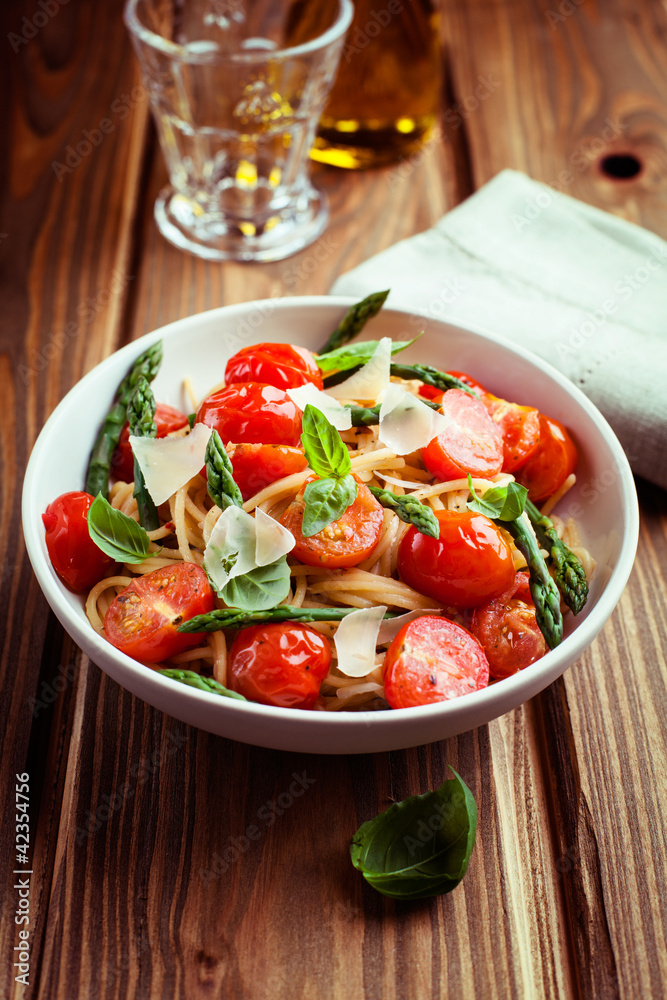 Spaghetti with Green Asparagus and Cherry Tomatoes Spaghetti with Green Asparagus and Cherry Tomatoes