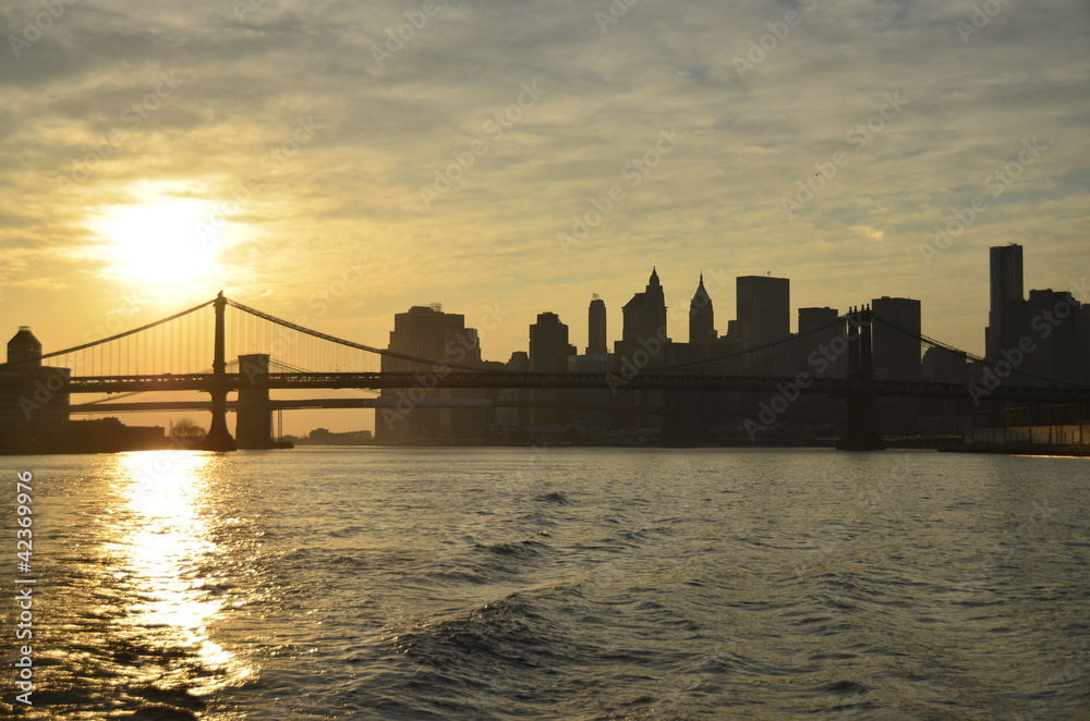 Fototapeta premium Brooklyn Bridge in the sunset
