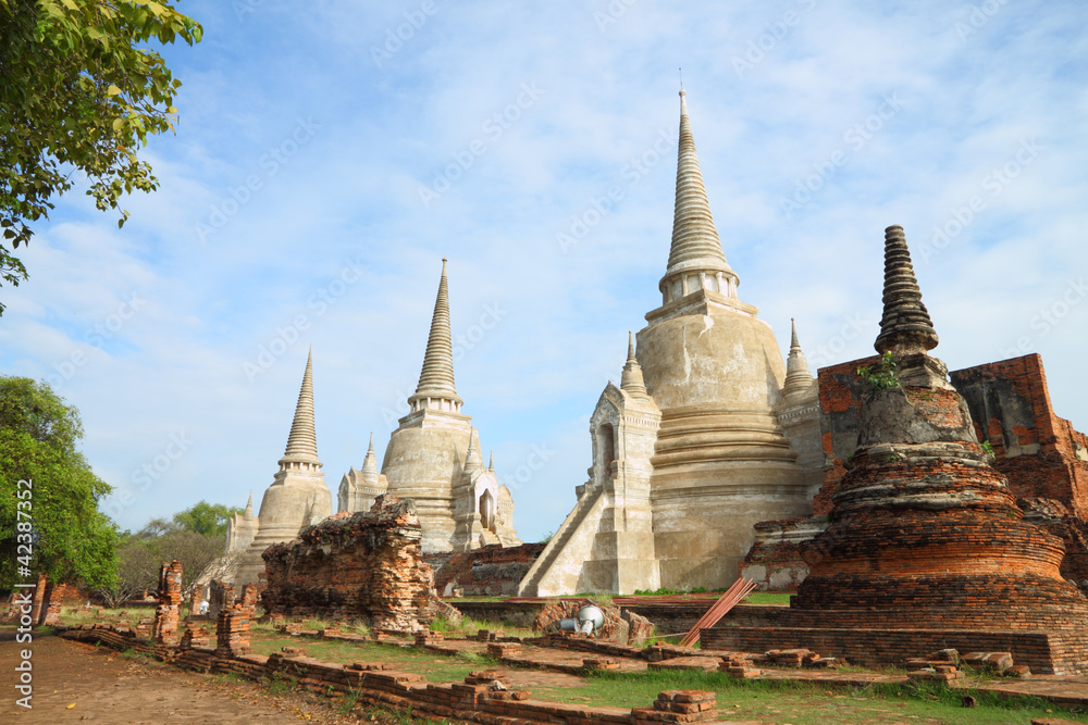 Renovate ruin pagoda of ancient temple.