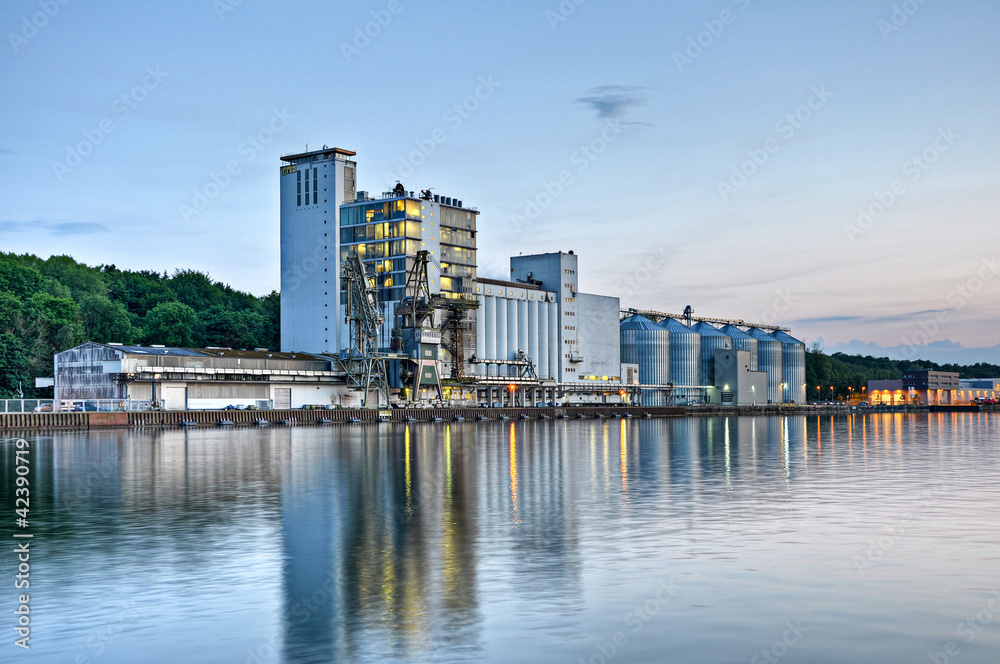 Obraz premium Industrie am Hafen
