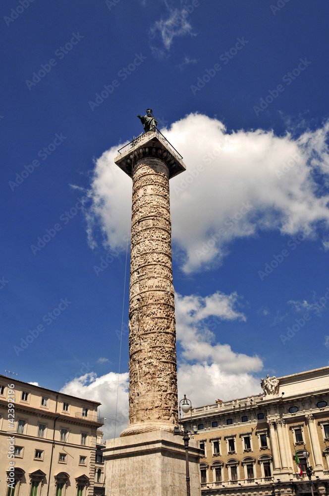 Roma, piazza Colonna, palazzo Chigi e colonna di Marco Aurelio