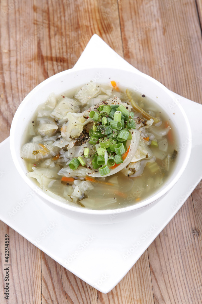 vegetable soup with bread crackers vegetable soup with bread crackers