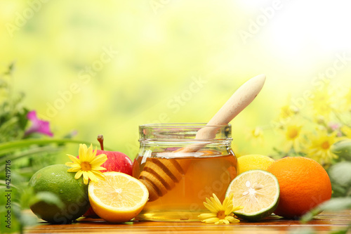 Fototapeta Naklejka Na Ścianę i Meble -  Honey and fresh fruits
