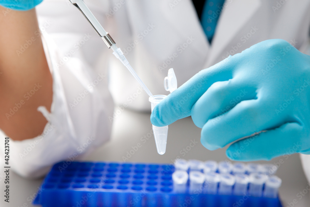 Drops the biological solution in eppendorf Drops the biological solution in eppendorf