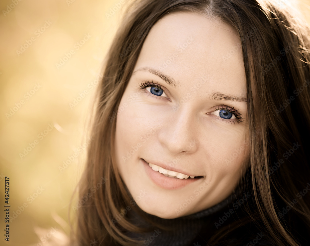 Naklejka premium Woman in autumn