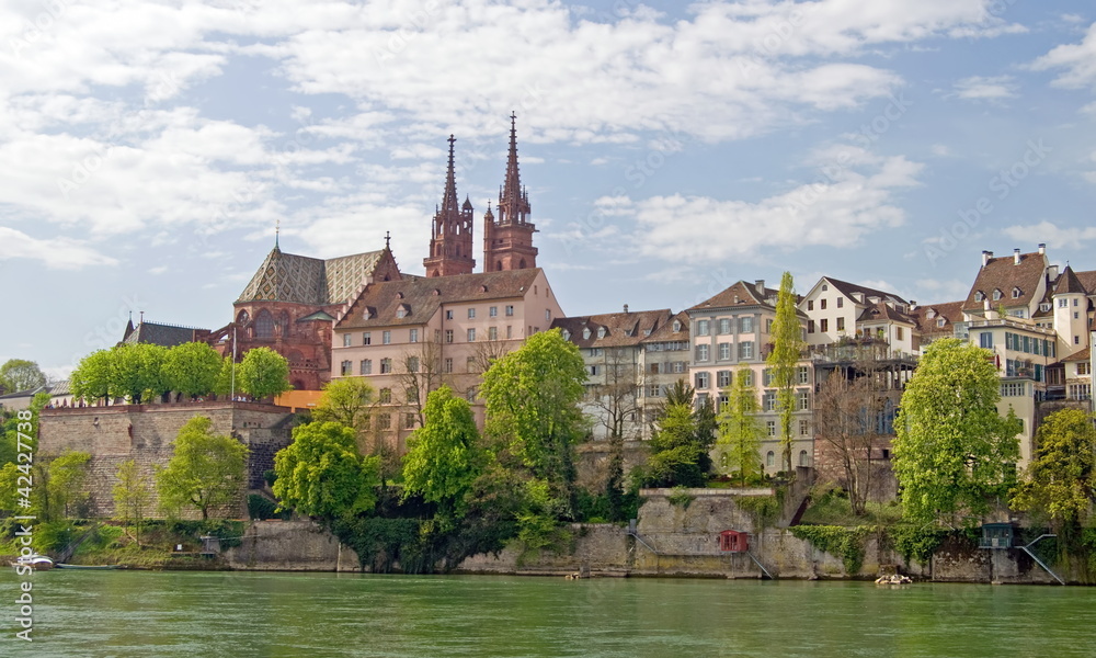 Basel mit Münster und Rheinufer
