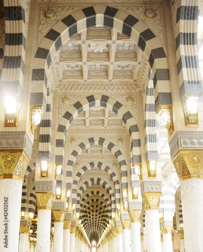 Makkah Kaaba mosque indoors pillars decoration