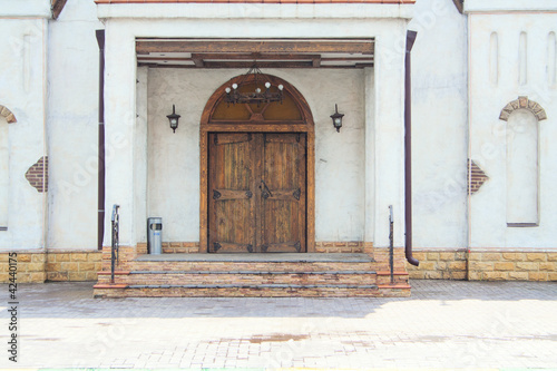 wooden door © Tatyana Sheina
