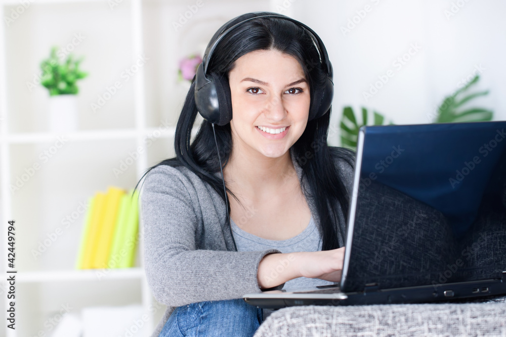pretty woman using laptop pretty woman using laptop