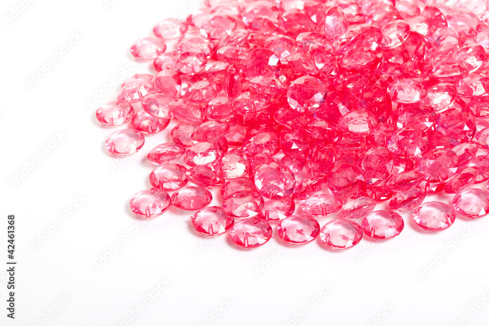 Obraz premium closeup of the pink crystal diamond on white background