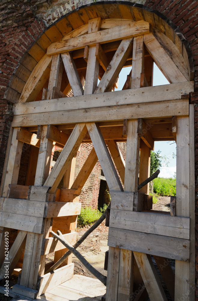 Obraz premium Consolidamento statico di un arco