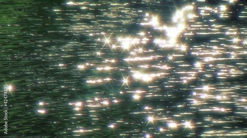 Glitzerndes Wasser