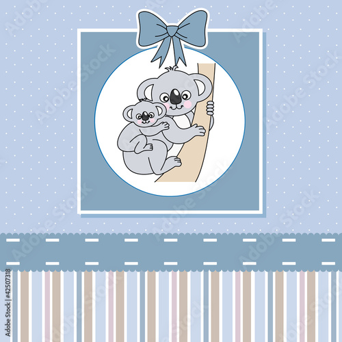 Tarjeta nacimiento bebe. Mama koala con su bebe