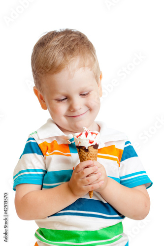 happy child boy with ice cr...