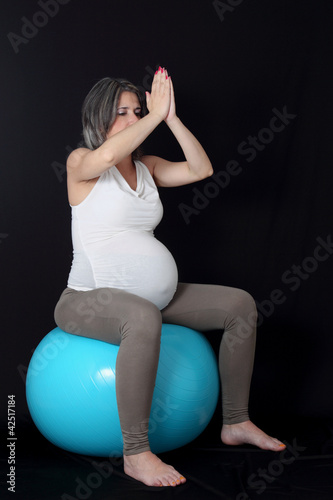 Fototapeta Naklejka Na Ścianę i Meble -  Pregnant woman and gym ball