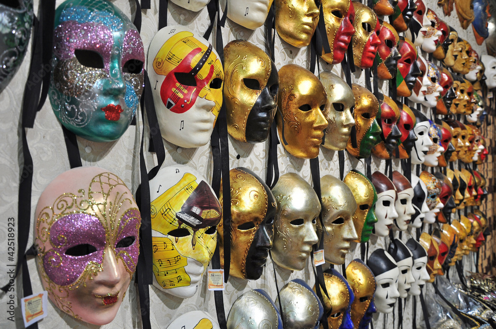 masques de carnaval vénitien