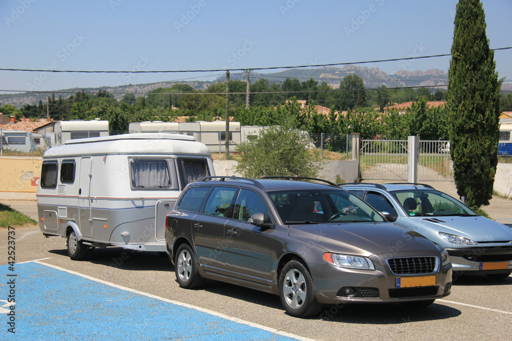 Fototapeta premium car and caravan