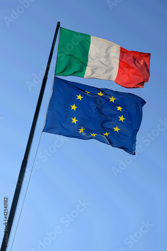 Bandiera italiana e della comunità europea