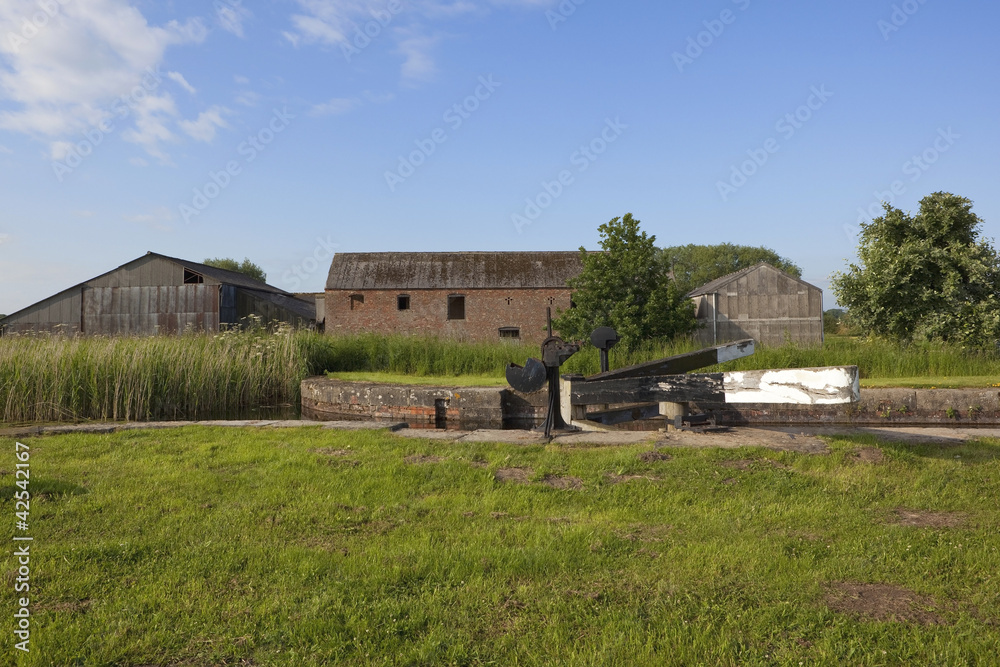 Obraz premium canal lock and barns