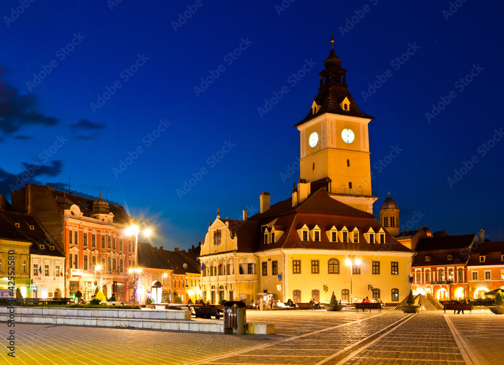 Obraz premium Brasov Council Square at twilight