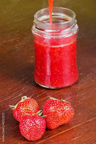 Erdbeeren und Marmelade