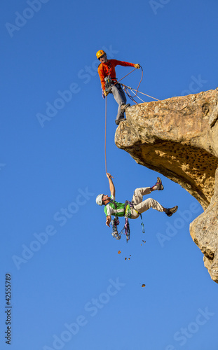 Billede på lærred Falling climber saved by his partner.