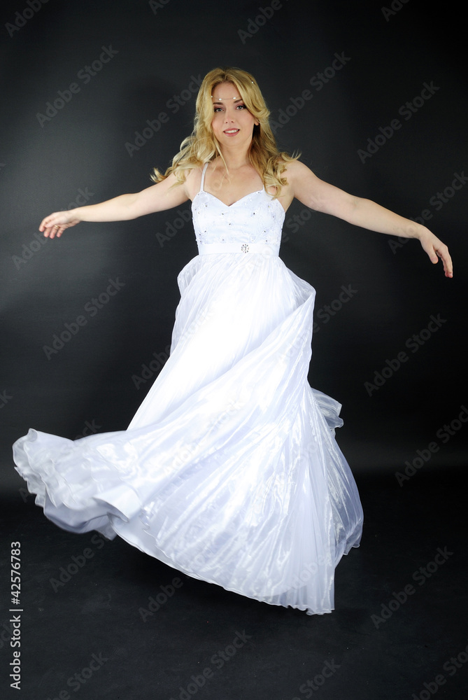 Fototapeta premium beautiful girl in white gown