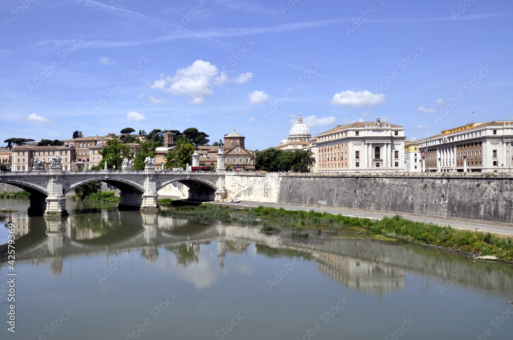 Rom Tiberbrücke - Blick zum Petersdom und Vatikan