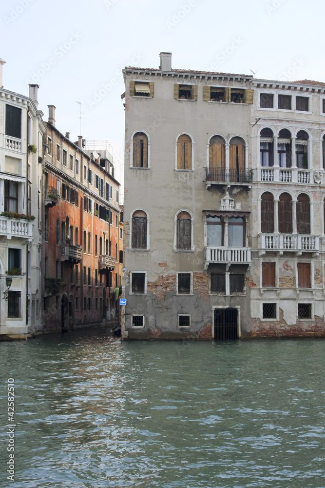 Venezia, alleys and channel