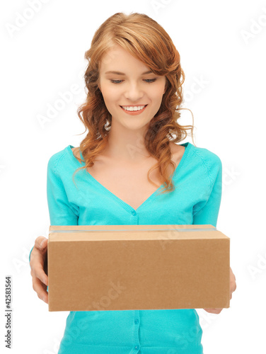 teenage girl with cardboard box © Syda Productions